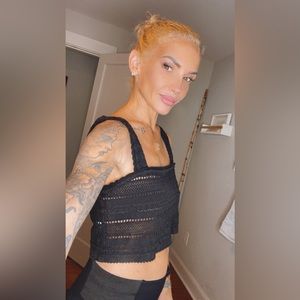 ⬇️ Aerie black crochet crop top ! Super cute for the summer!